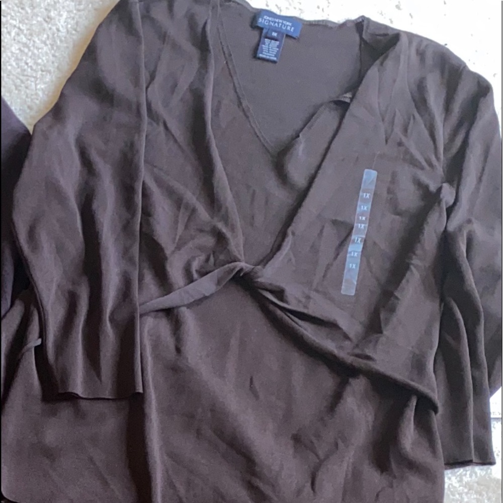 Women’s skirt and shirt - Picture 11 of 11